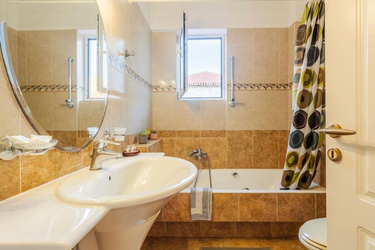 Spacious Urban Haven-Family Home, Perfect Location Καλαμάτα Εξωτερικό φωτογραφία