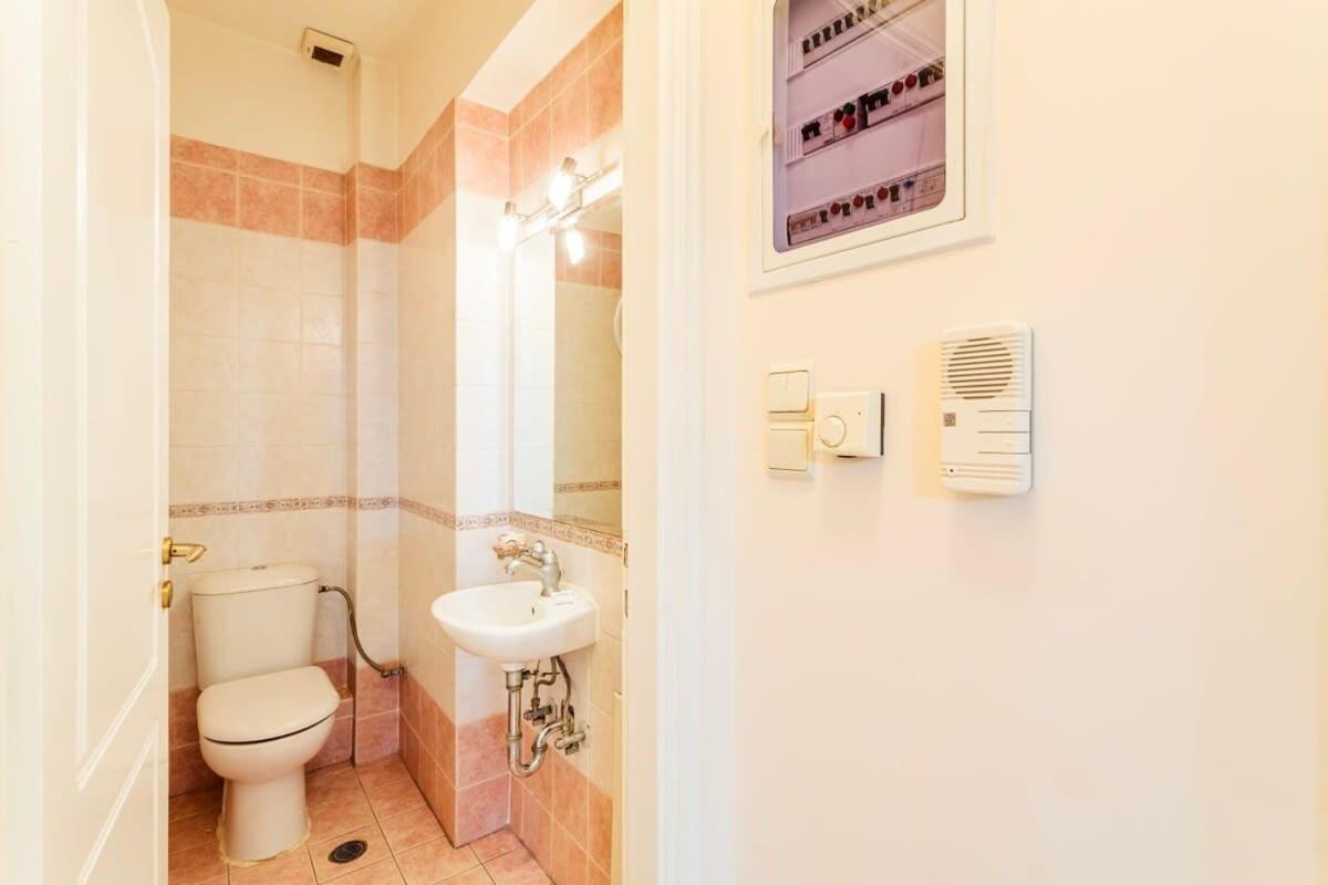 Spacious Urban Haven-Family Home, Perfect Location Καλαμάτα Εξωτερικό φωτογραφία