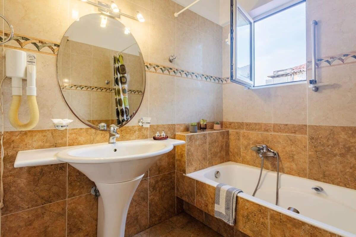 Spacious Urban Haven-Family Home, Perfect Location Καλαμάτα Εξωτερικό φωτογραφία